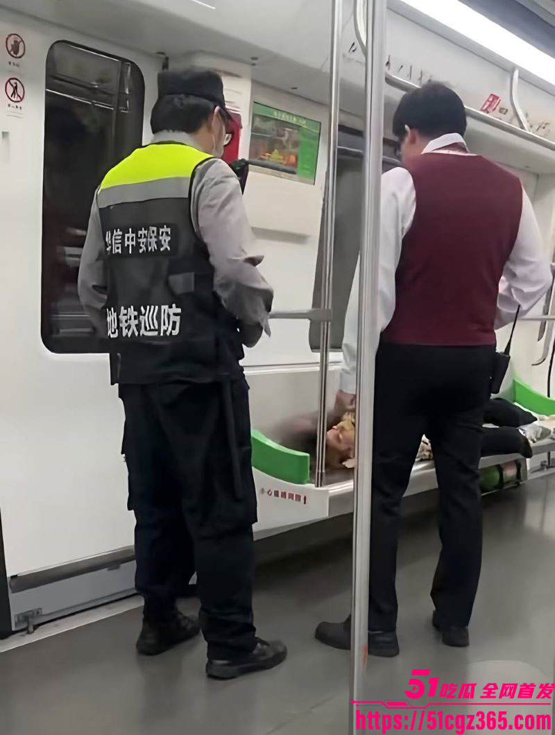 南宁地铁黄毛飞机哥事件 2
