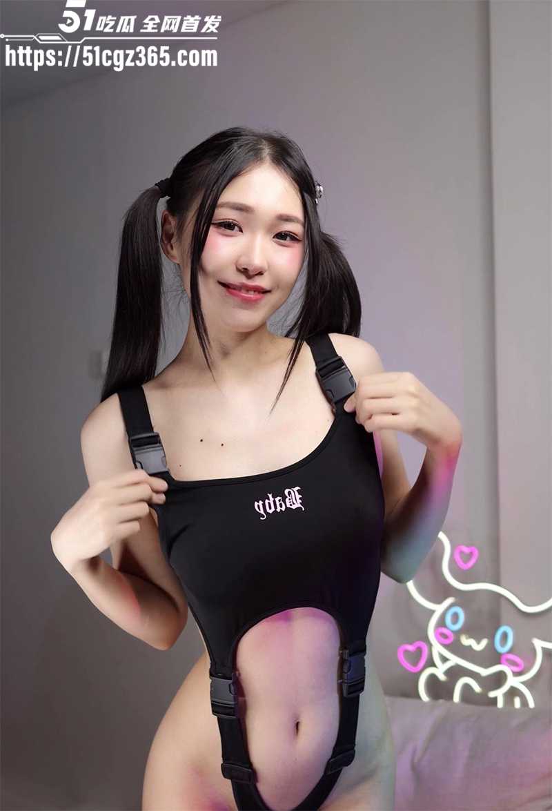 极品福利姬Meriolchan双马尾黑丝制服模拟口交视频流出3拷贝