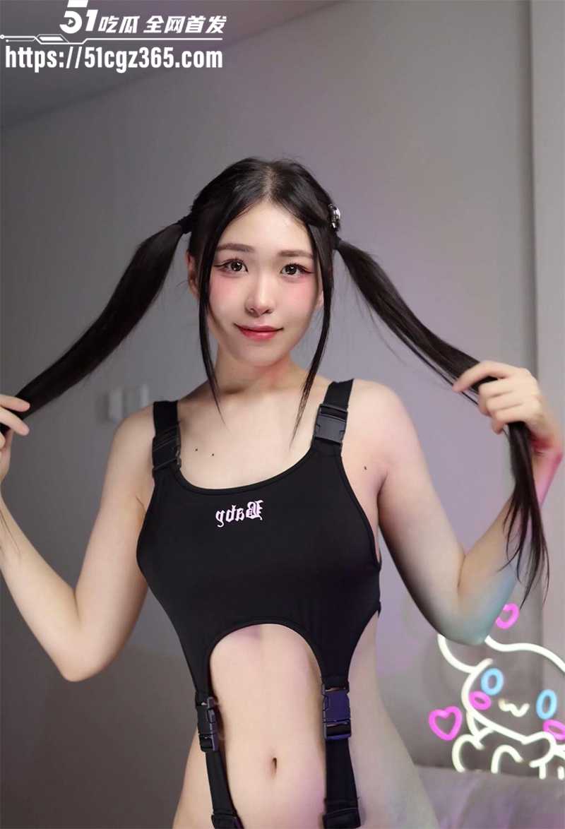 神颜美乳福利姬 Meriolchan 黑丝情趣新片！双马尾萝莉化身黑丝淫娃 假屌深喉口水拉丝 吸啯吞舔淫技绝顶 让人欲起沉迷！