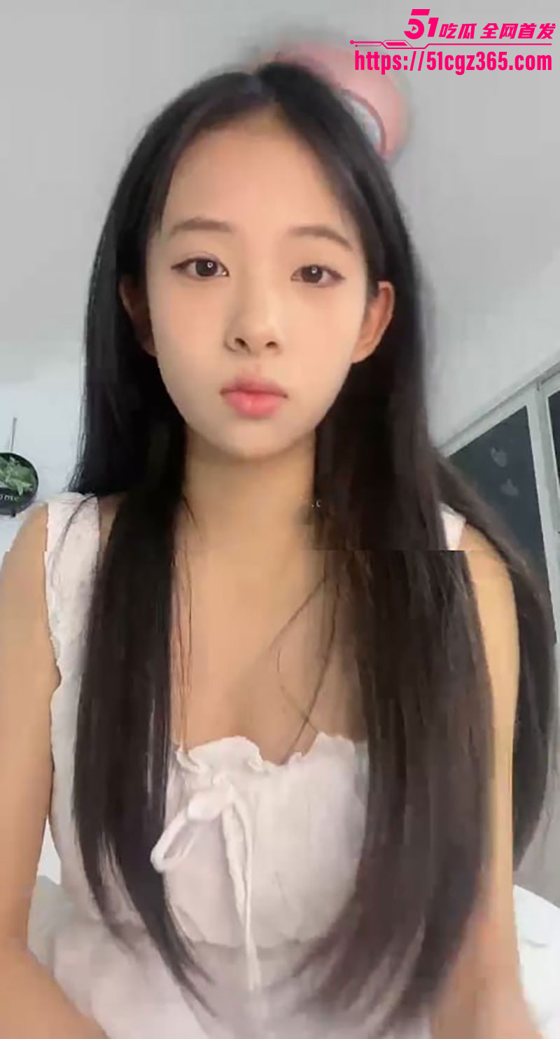 清纯萝莉被金主调教成极品母狗 情趣黑丝大尺度性爱 巨乳狂甩卖力迎合 口爆深喉反差拉满！