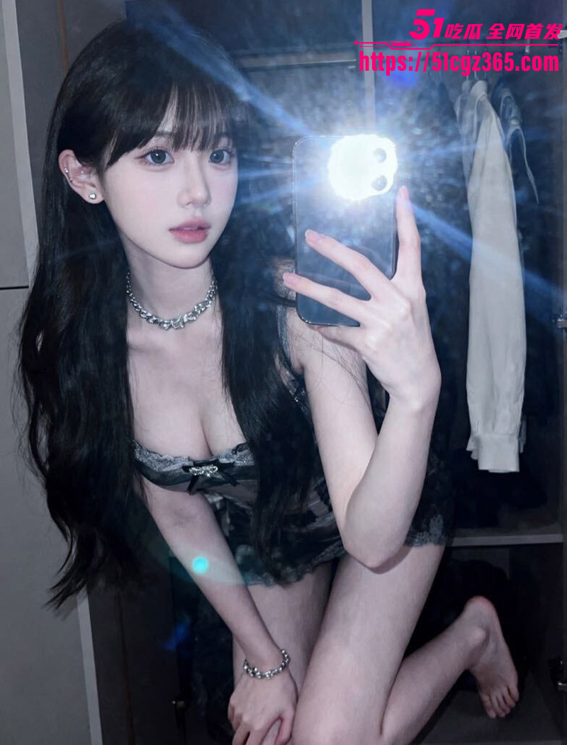 绿帽复仇记！清纯小仙女当众自慰报复渣男路边长凳潮喷失禁 被路人小哥套路深喉 淫荡对白超级刺激！