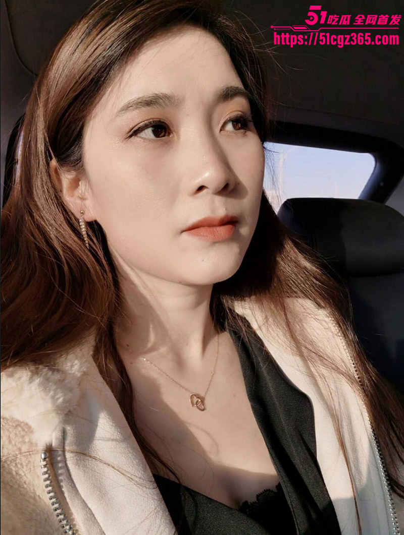 江苏淫妻 刘月姝 日常性爱被老公曝光 翘臀圆润巨乳饱满 后入爆操蜜桃臀被撞得臀浪翻滚 诱惑爆棚！