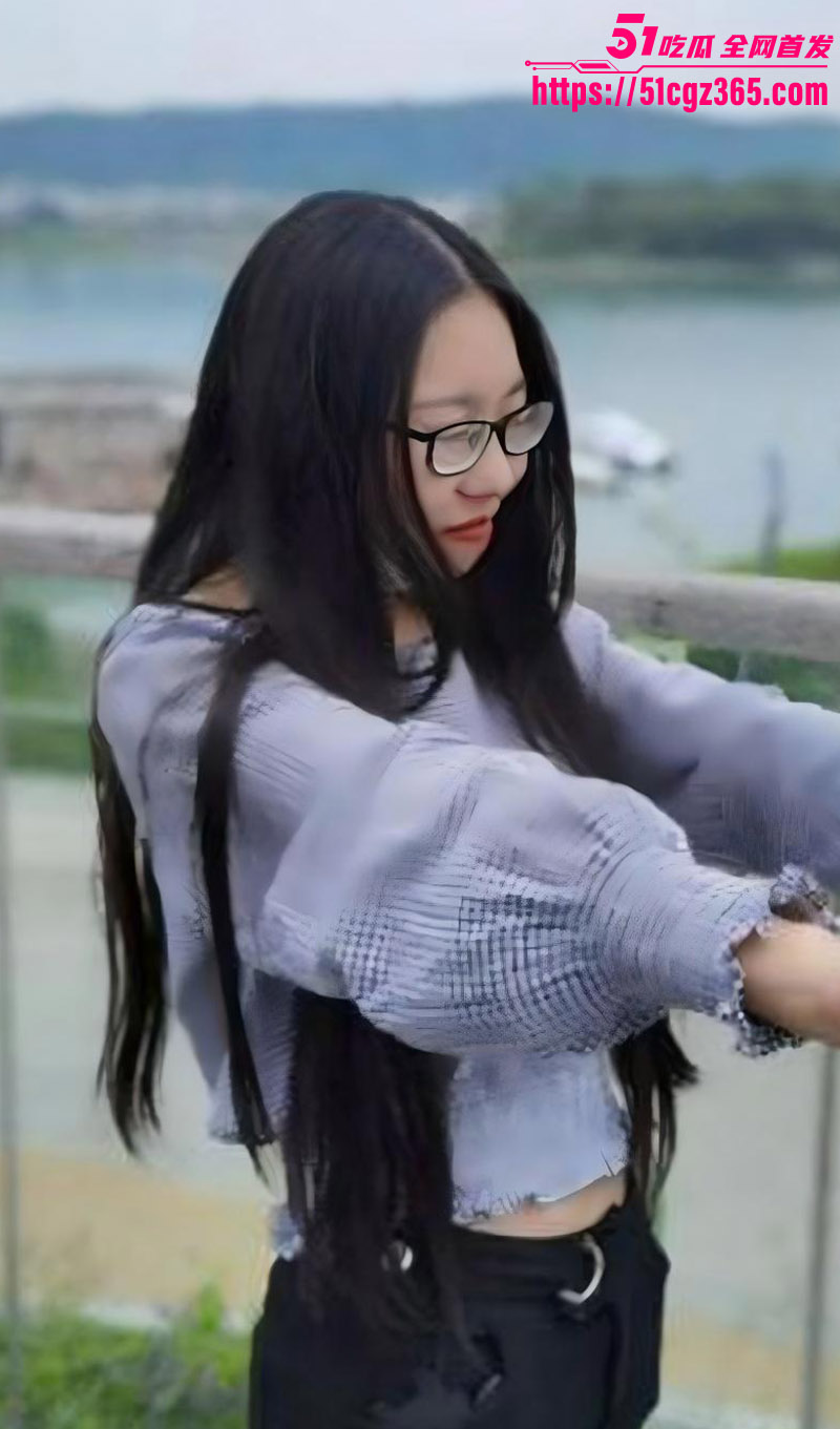 浙江小骚货 刘杨 私密视频流出!小母狗深喉添屌技艺高超 菊花塞扩肛器粉嫩肠壁一览无余！