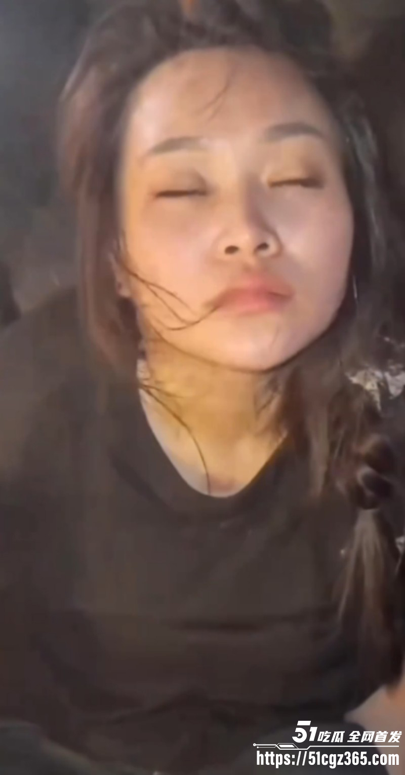 柬埔寨木牌女侠劫法场大瓜02