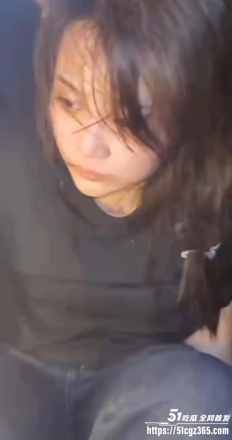 柬埔寨木牌女侠劫法场大瓜03