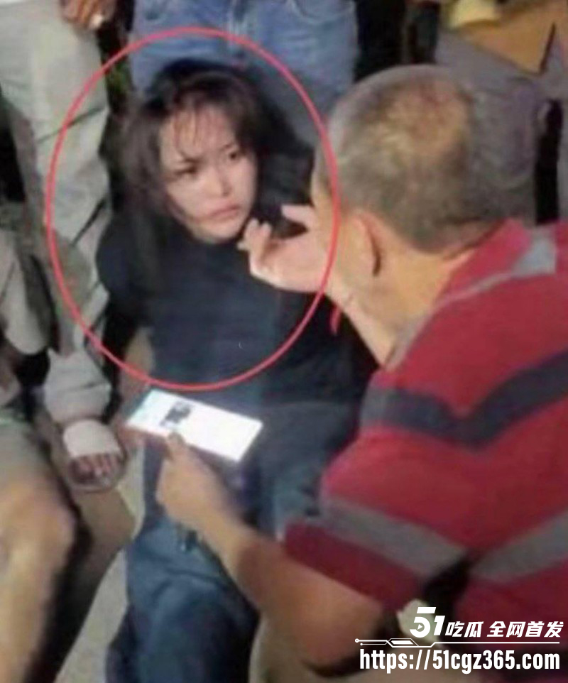 柬埔寨木牌女侠劫法场大瓜013