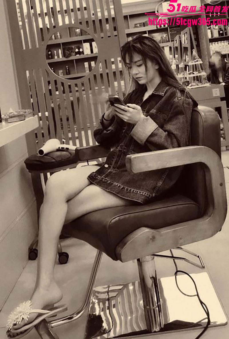 哈尔滨人妻李韵和领导酒店多人运动4