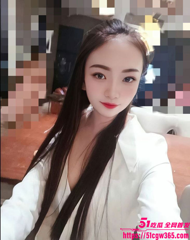 哈尔滨人妻 李韵 酒店与公司领导3P性爱视频流出 娇小身躯被玩到高潮迭起 性感豹纹反差惊艳众人！