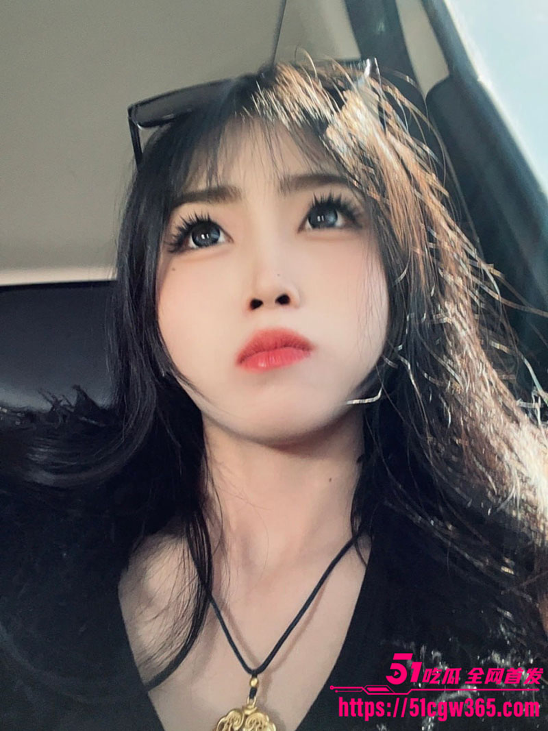 青海高颜值美女 张佳珍 裸贷自慰视频曝光 牙刷手指轮番猛桶无毛嫩穴淫水四溢 骚气直冲天际！