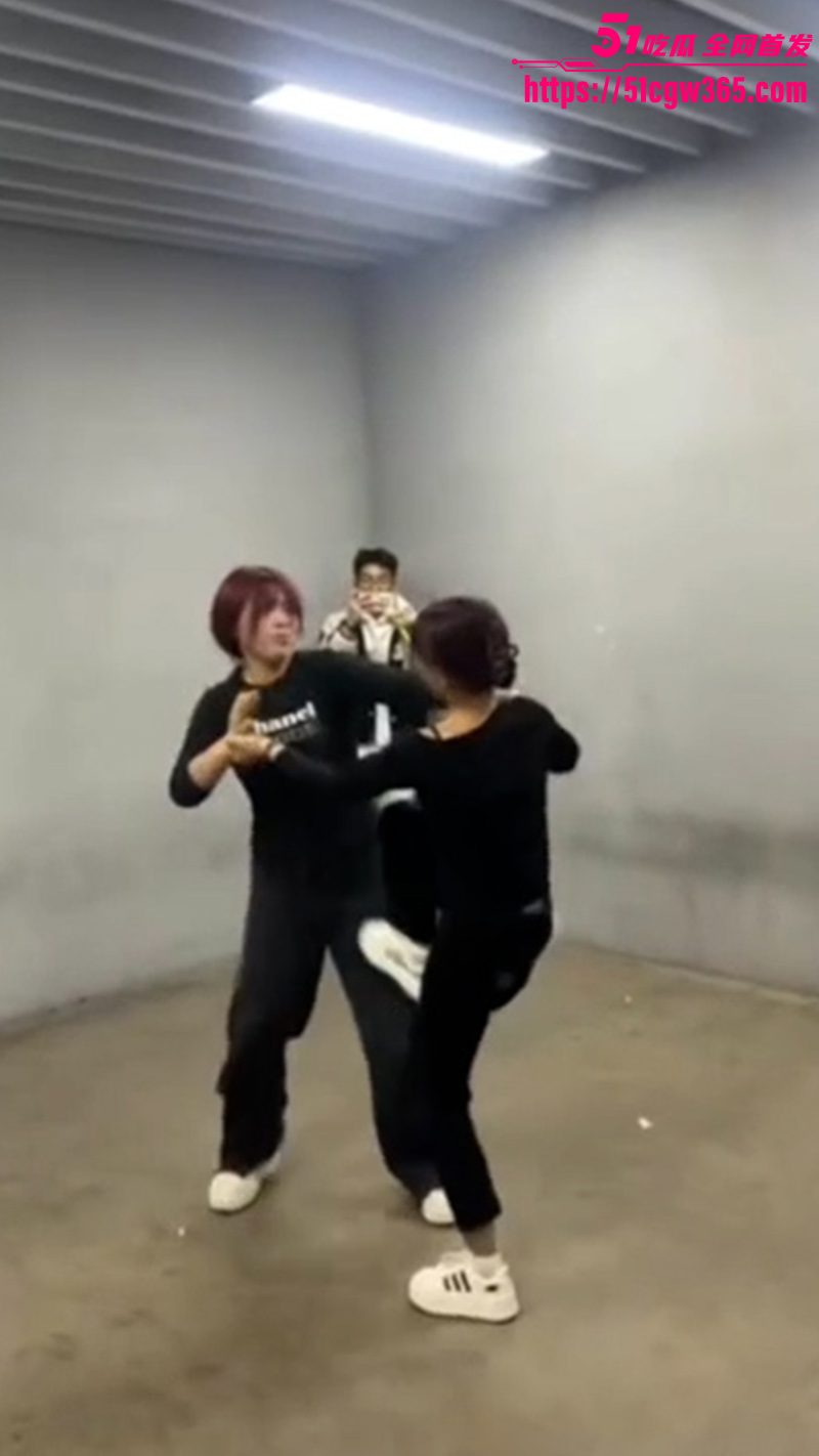 精神小妹约架2
