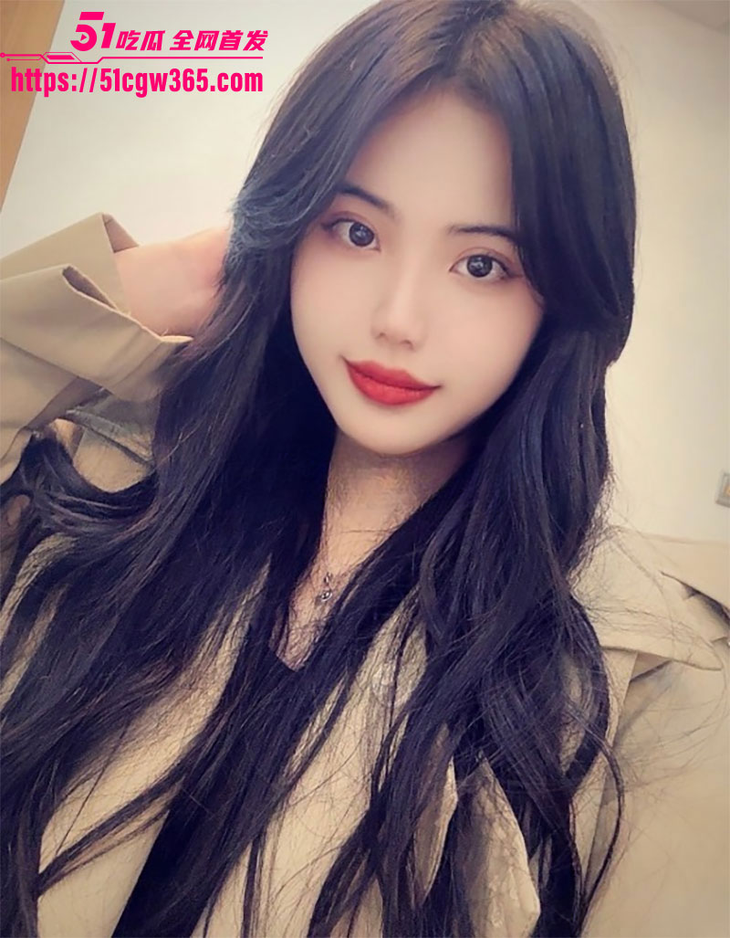 广西06年少女 何少雪 为帮渣男还赌债签下裸贷 不料被骗输光跑路 债主怒爆私拍 站立撒尿掰逼插穴骚贱自慰！