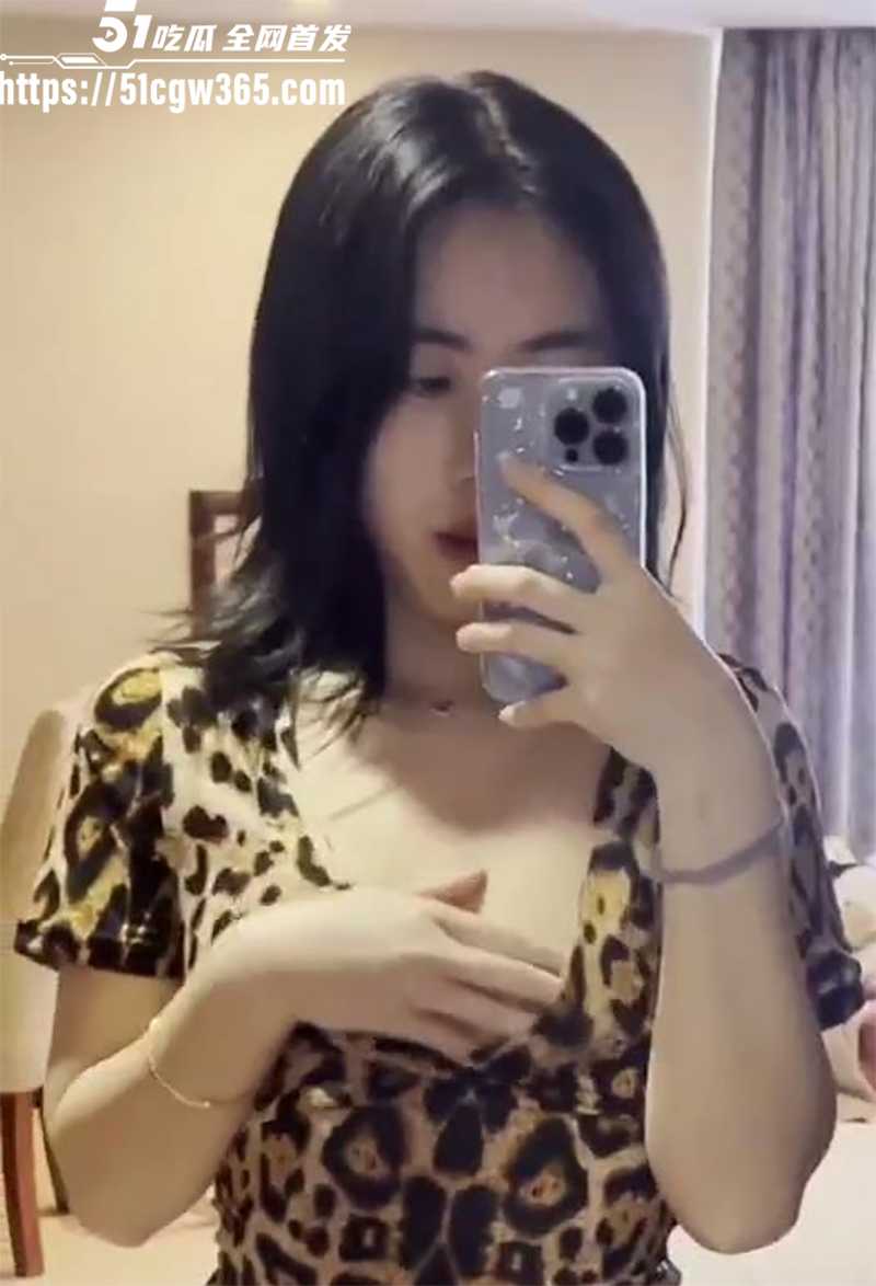白嫩健身网黄 悲哀小狗 付费合集流出！清冷少女上演极致反差 玩假屌深喉狂插自慰 阴蒂痉挛潮吹喷汁 状似淫兽骚浪入骨！