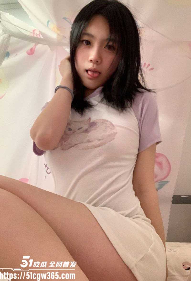 山西临汾素颜美女 邓可昕 性爱直播流出！玩反差当网黄捞金 露奶撅臀掰穴搏流量 深喉跪舔弯钩巨屌 露脸挨操反差到爆！