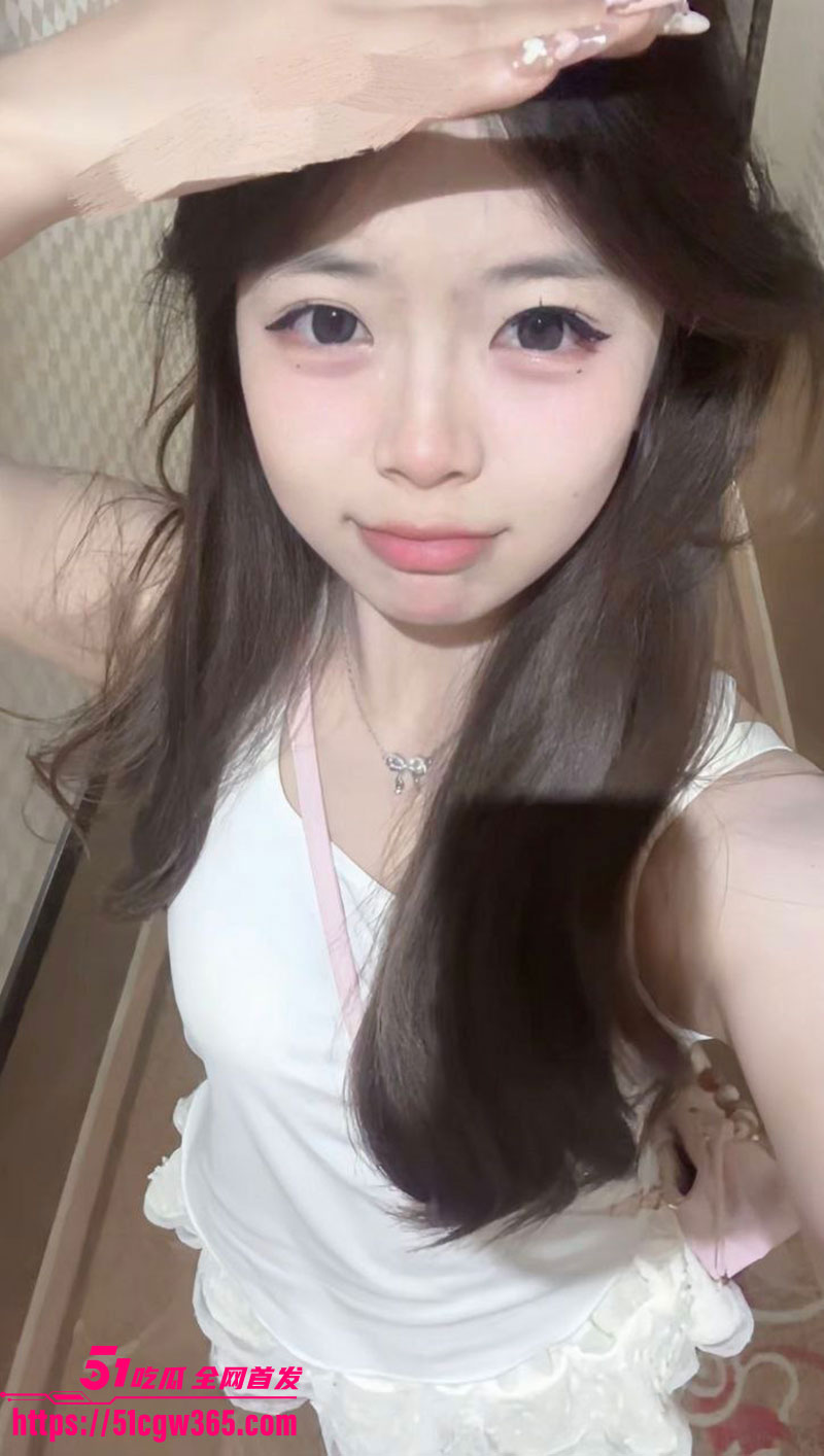 浙江19岁少女 李溪楠 被渣男爆私密视频 粗暴后入低声娇喘 镜头特写抠弄嫩穴 反差属性完美暴露！