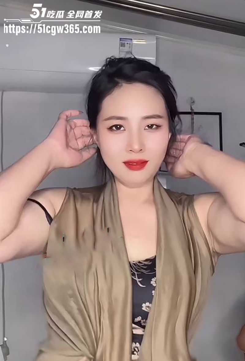 快手50万粉丝网红二娘肚皮舞风韵犹存的微胖少妇福利视频流出4拷贝