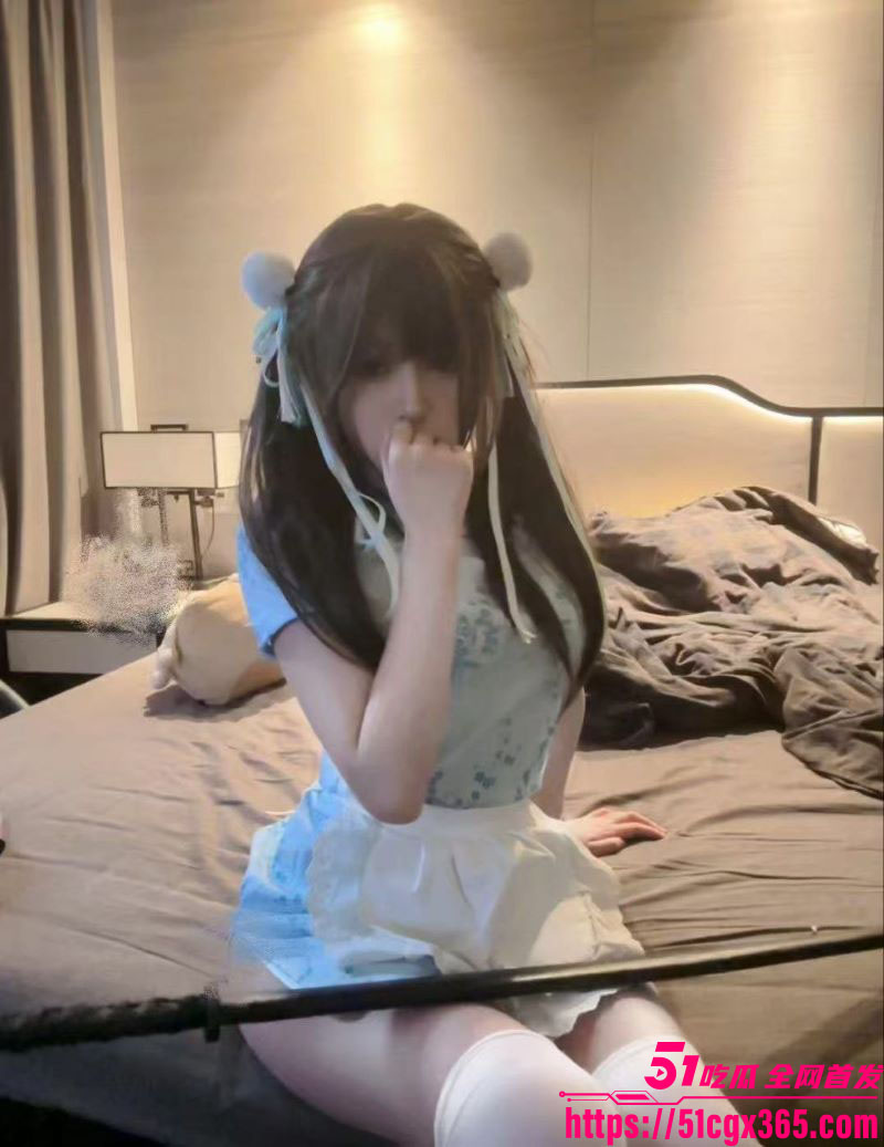 瓜友3天拿下巨乳细腰少女 酒店双飞调教 情趣女仆装皮鞭扇臀调教 红肿印痕浮现淫水喷溅！