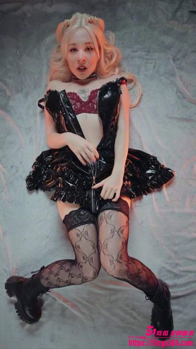 欧美极品网黄 CreamySpot 福利视频流出 3