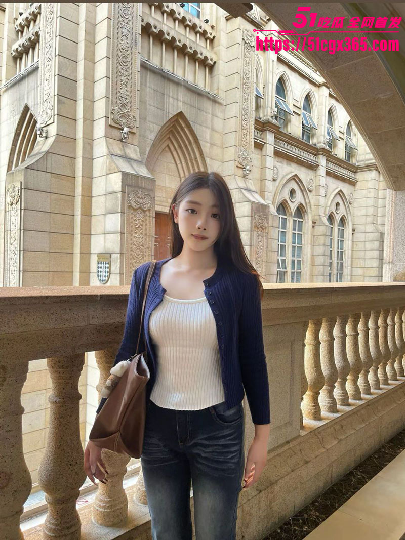 浙江银行柜员 张文 下班幽会大哥求业绩 骚货口技高超 边打电话边挨操 柜台女神变淫荡母狗！