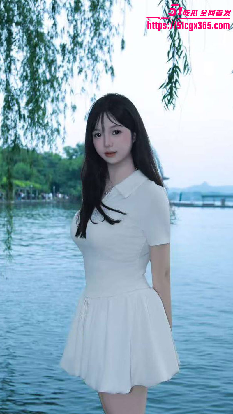 河南科大小母 狗刘佳 怡淫性大发 自拍揉奶摸穴视频诱惑男友 豪乳傲然骚穴肥美 超会勾引！