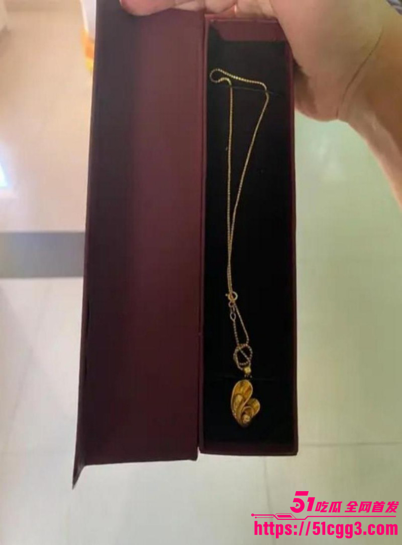 乱伦大神 偷吃小姨子 趁着小姨子过生日献殷勤 开心的主动开房侍奉 情趣女仆装衬托出极品身材！