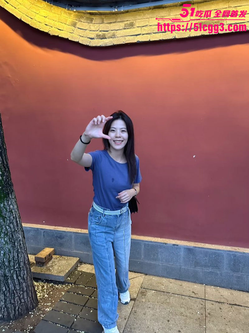 银行柜员 胡洁 出轨被老公抓包 与领导酒店激战视频曝光 口交后入骑乘浪叫 骚贱母狗全网社死！