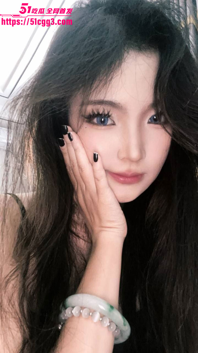 广东18岁反差婊 徐若颖 性爱视频流出 深喉口交媚眼如丝 开档黑丝骑乘榨精 后入爆操浪叫不断！