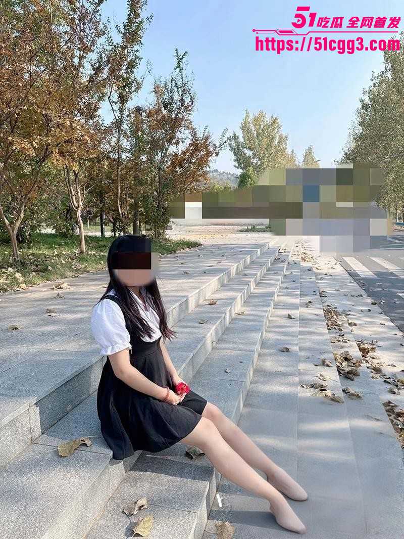 乱伦大神 妹妹的第一次给了我 妹妹大白天户外露出 说就享受这种野外打炮带来的刺激感！