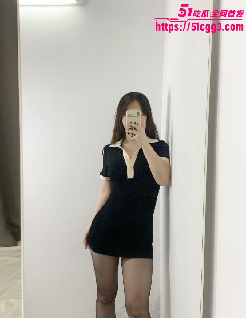 乱伦大神 妹妹的第一次给了我 妹妹发情自慰 穿着开档丝袜拿外卖给别人看 最后被操到喷水！