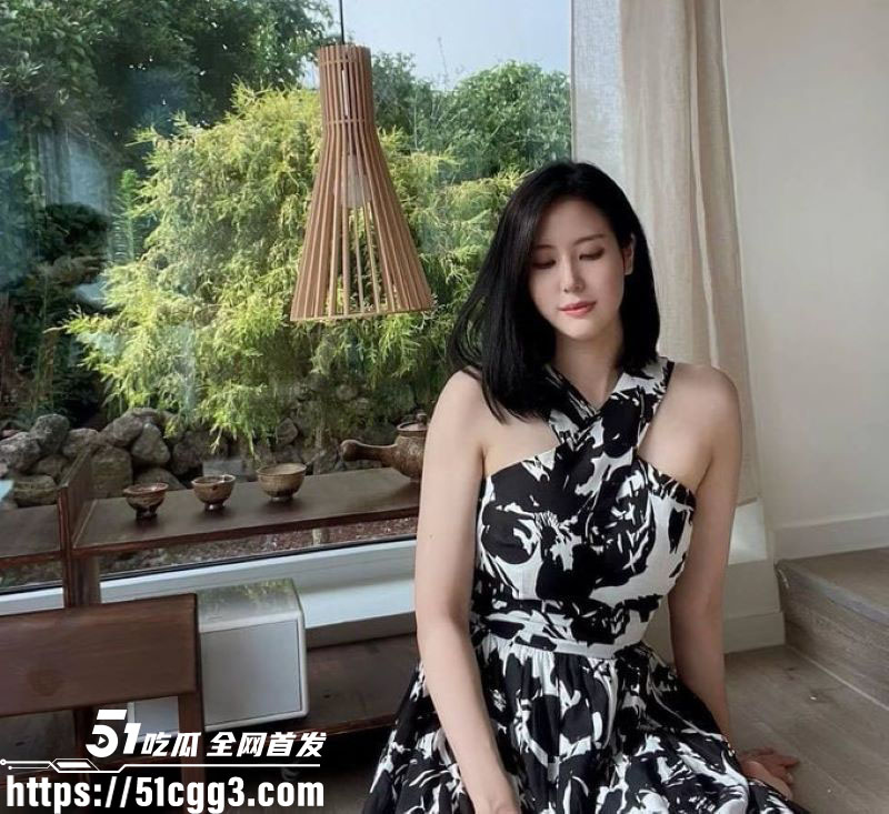 邮政少妇 蓉蓉 大尺度露出视图流出 露臀露奶放荡十足 被炮友无套爆操 沦为最淫荡的玩物！