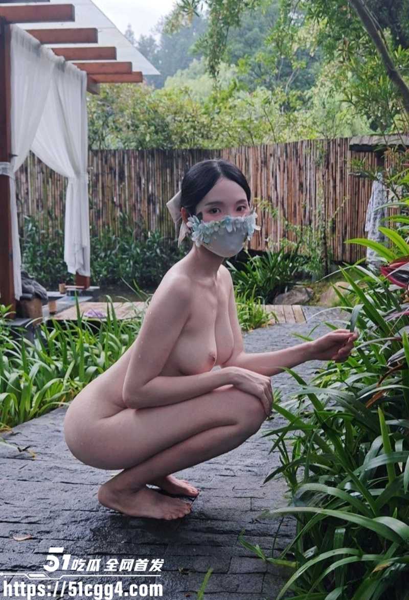火辣健身博主 moon_魔王的斗篷 户外露出合集 G杯翘臀骚妻裸遍山川宅院 街头全裸春光乍泄 温泉泳池爆乳狂颤！