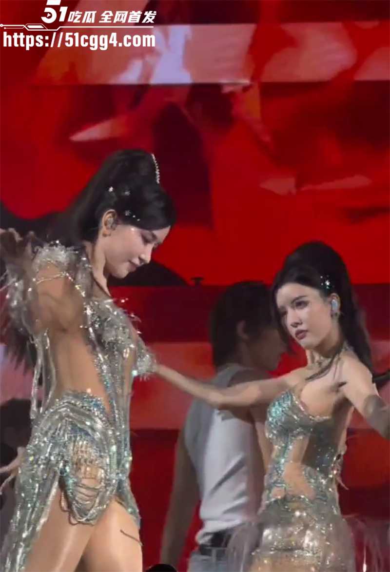 双胞胎女星组合BY2成都演唱会露点炸场6拷贝