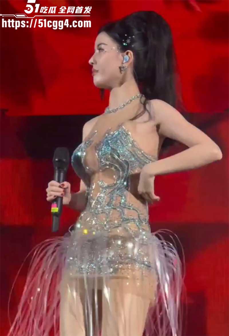 双胞胎女星组合BY2成都演唱会露点炸场8拷贝