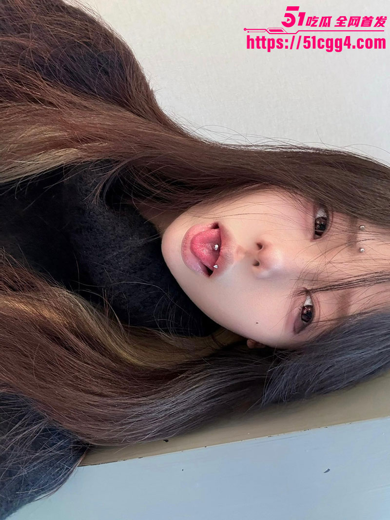 推特极品福利姬 小小绘 性感福利私拍 白虎美穴露出 白嫩巨乳晃荡 清纯少女反差诱惑！
