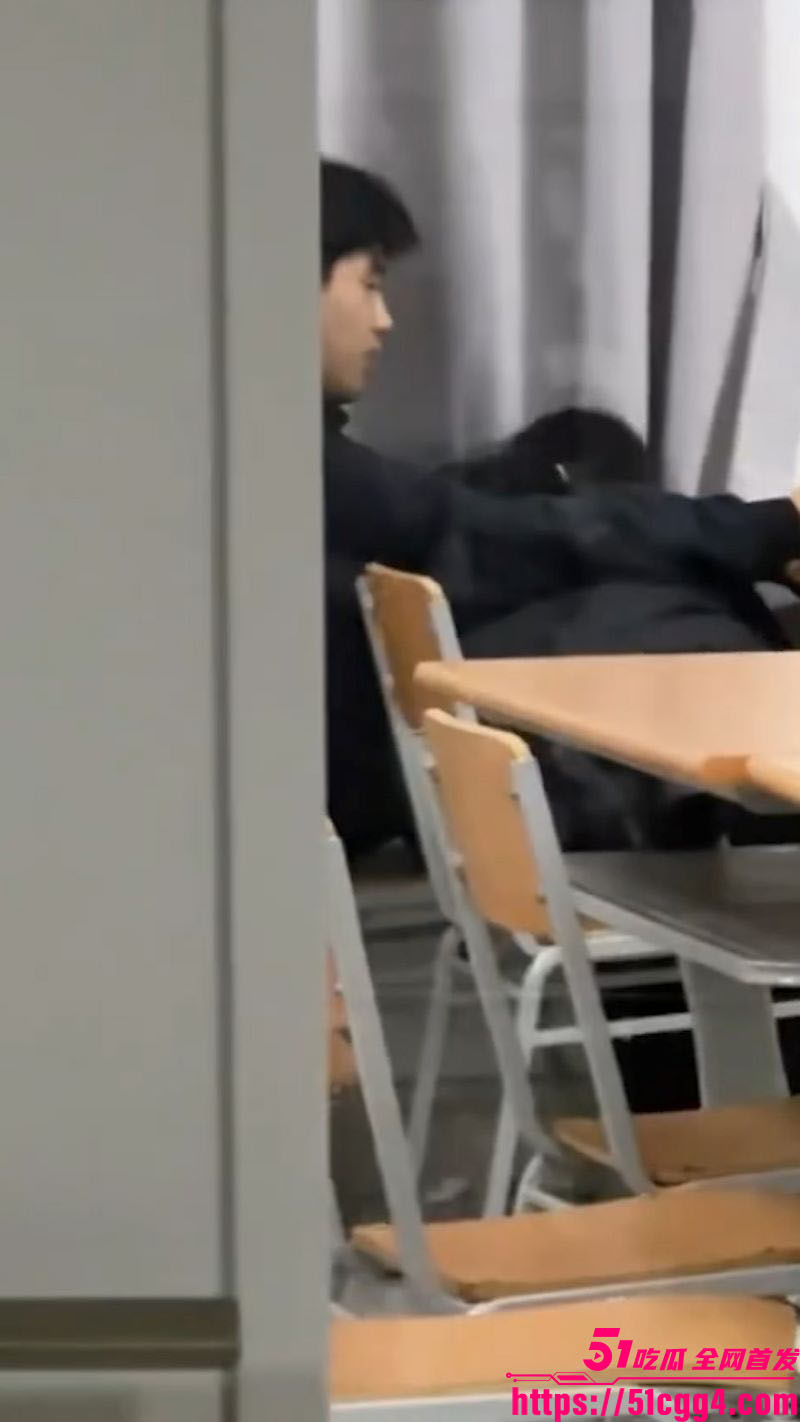 山东财经大学7409教室吃瓜事件 2