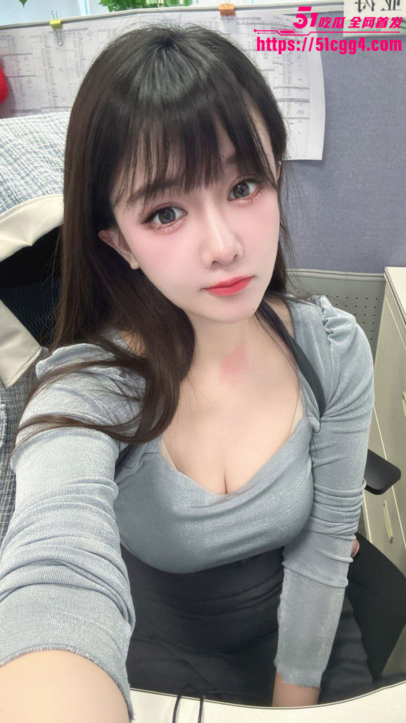 金融公司少妇 黄丽丽 出轨领导开房视频流出 狂舔肉棒吞吐抽插爱不释手 反差骚货实锤！