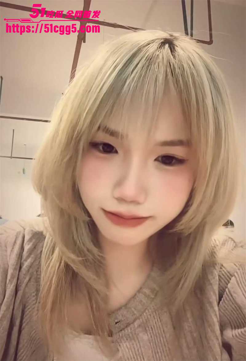 山西大学美女留学生 vanilla 刚被老挝男友户外颜射 又陪中国男友车震狂摇榨精 堪称行走的精液收集器！