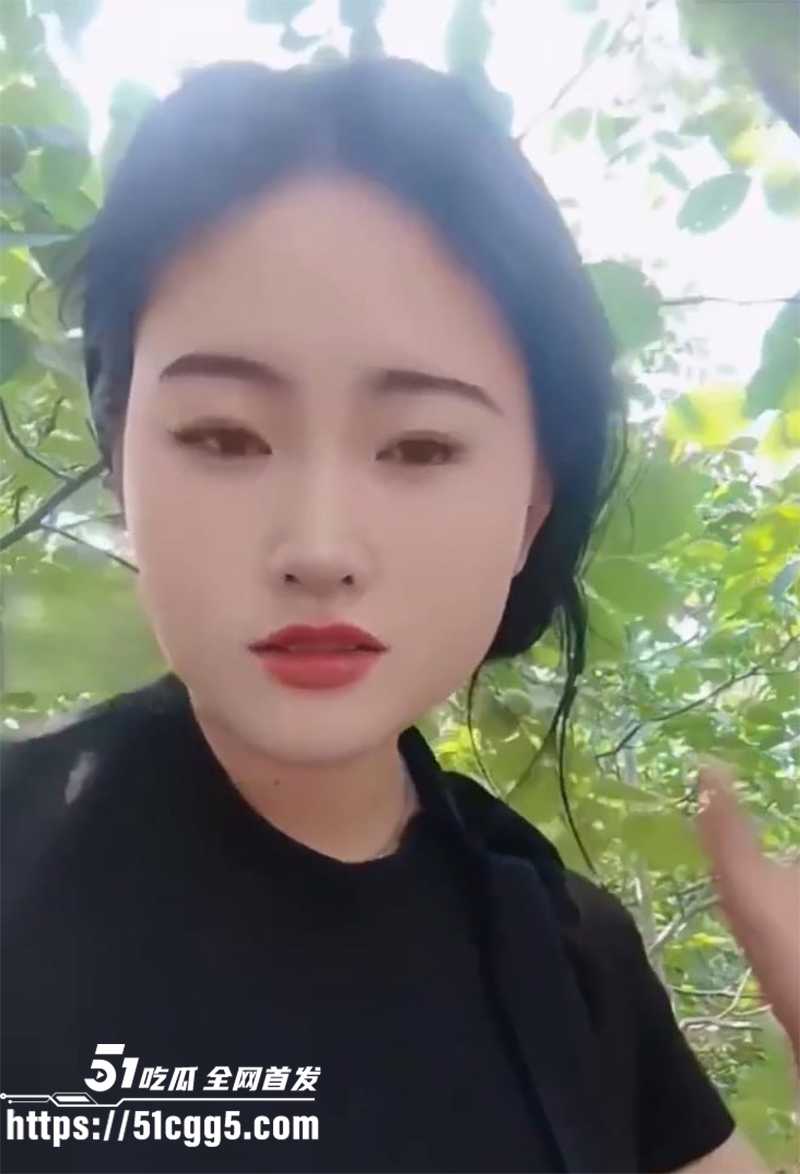 新晋爆乳少妇博主 娍原创 回家探亲给老公戴绿帽 约姘头树林野战 玩喂奶舔屌调情 无套榨精糊满肥臀!