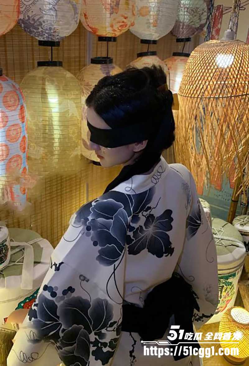 推特高颜值模特太子妃化母狗SM调教户外露出视频流出3拷贝