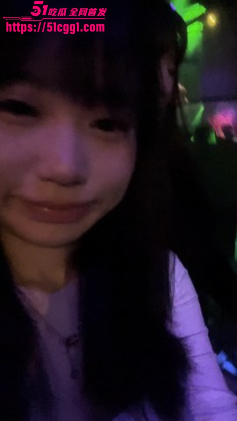 西安外国语大学尤物 momocats 第三弹来袭 反差眼镜妹性爱调教 后入爆操颜射满面 ！
