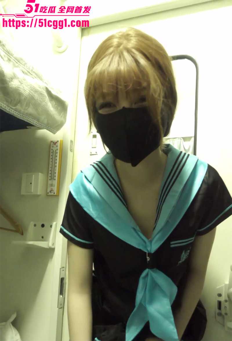 老虎菜之美女卧铺露出视频流出 2 拷贝