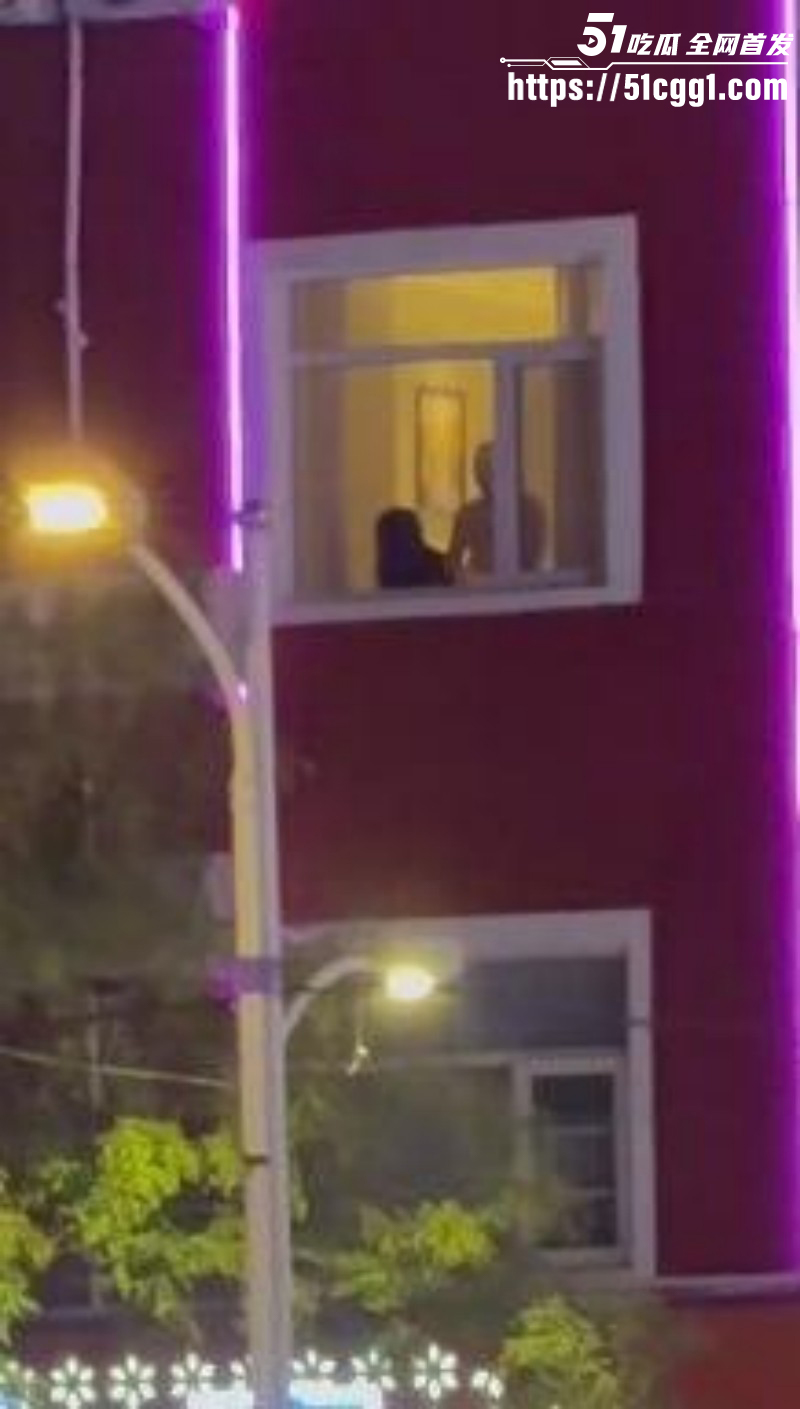 河北衡水安平汉庭酒店窗边偷情视频09