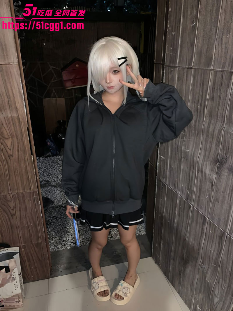 推特福利姬 蠢沫沫 Cos碧海航线尾张 暗黑萝莉造型又纯又欲 极品巨乳美穴半遮半掩诱惑拉满！