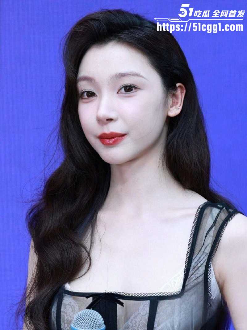 易梦玲胡彦斌马尔代夫热吻恋情曝光018