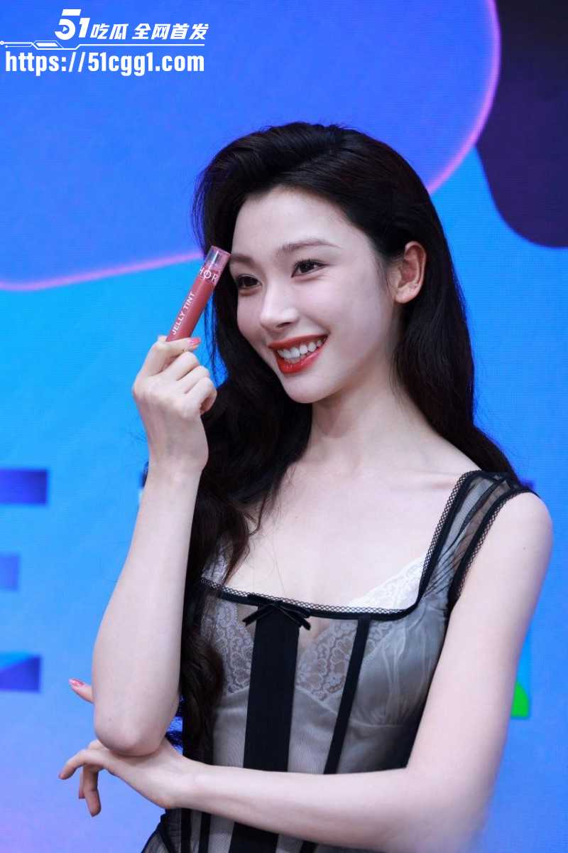 易梦玲胡彦斌马尔代夫热吻恋情曝光017