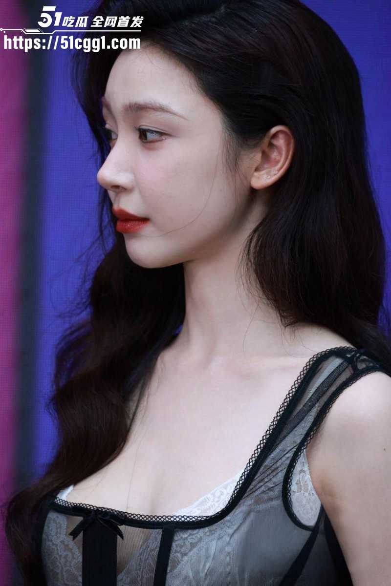 易梦玲胡彦斌马尔代夫热吻恋情曝光020