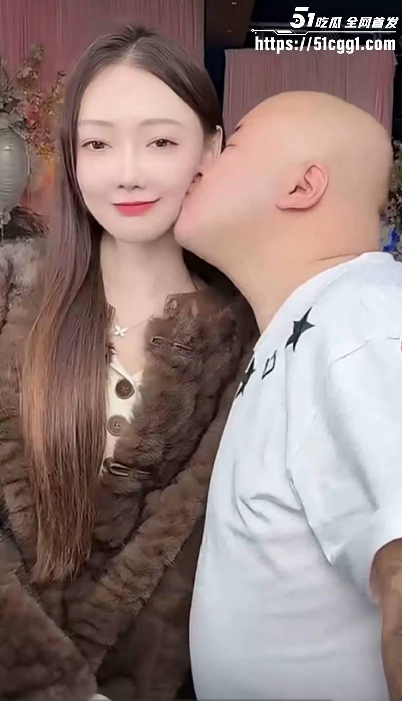 老狗被前妻白羽曝光KTV聚众淫乱010