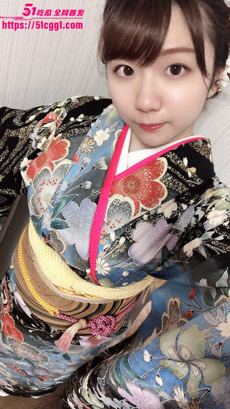 日本变态女职员裸露私拍2