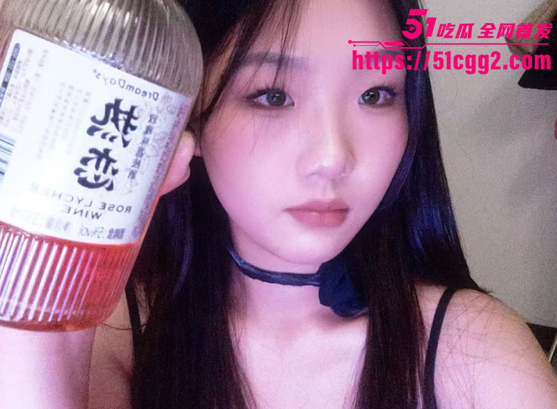 陕西反差婊 杨子诺 被富豪大叔包养 酒店跪地口交 扯烂丝袜狂操 校园女神彻底堕落！