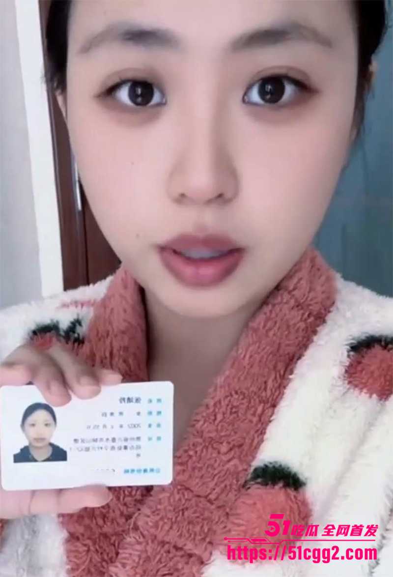 贵州爆乳女孩 张静玲 手持身份证全裸自拍还债 浴缸岔腿揉穴自慰 巨乳晃到失焦 为了碎银甘当母狗！