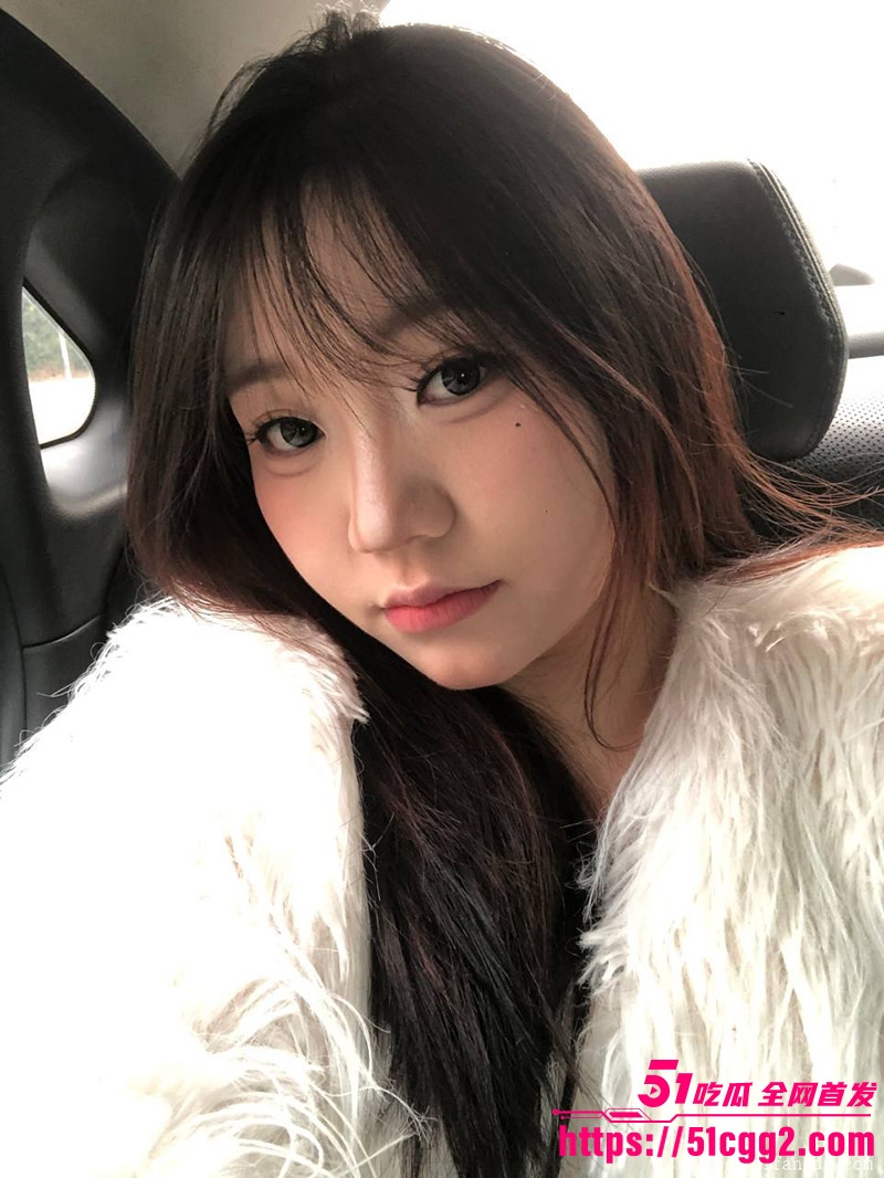 四川06年清纯辣妹 裸贷视频流出！浴室全裸洗澡自拍 泡沫揉搓私处 奶头黢黑坐地上狂抠骚穴！